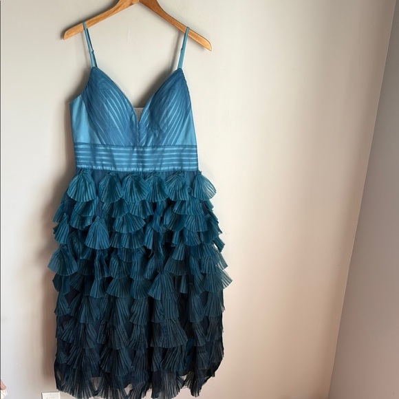 NEW MARCHESA NOTTE V-Neck Ombre Tulle Tiered Ruffle Gown Sage 14 - Picture 2 of 13